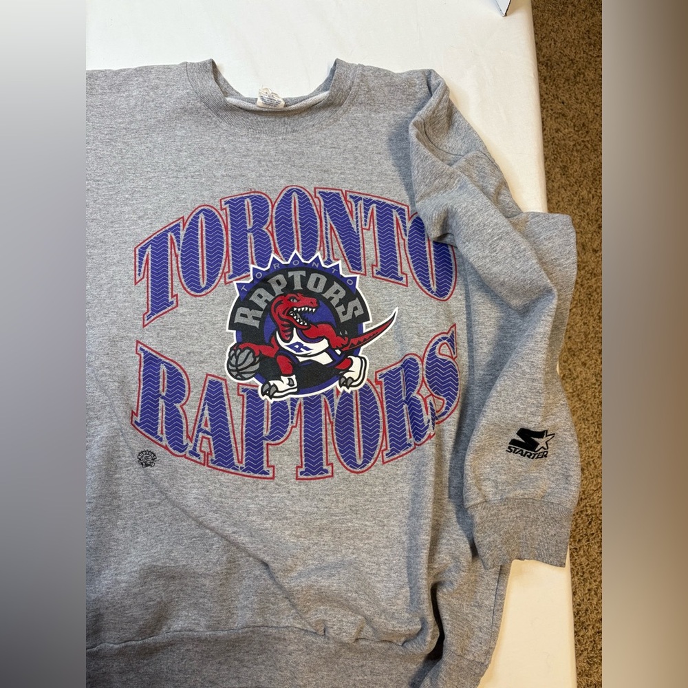 Vintage Toronto Raptors STARTER Grey Sweatshirt with Navy Logo Tag - Picture 5 of 9